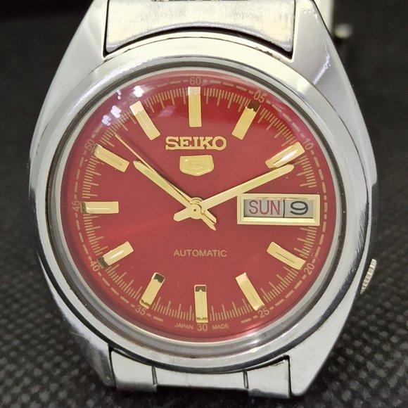 Vintage 1973 Seiko 5 Automatic Mens Silver Watch W/DayDate & Gold Accents - Picture 4 of 8